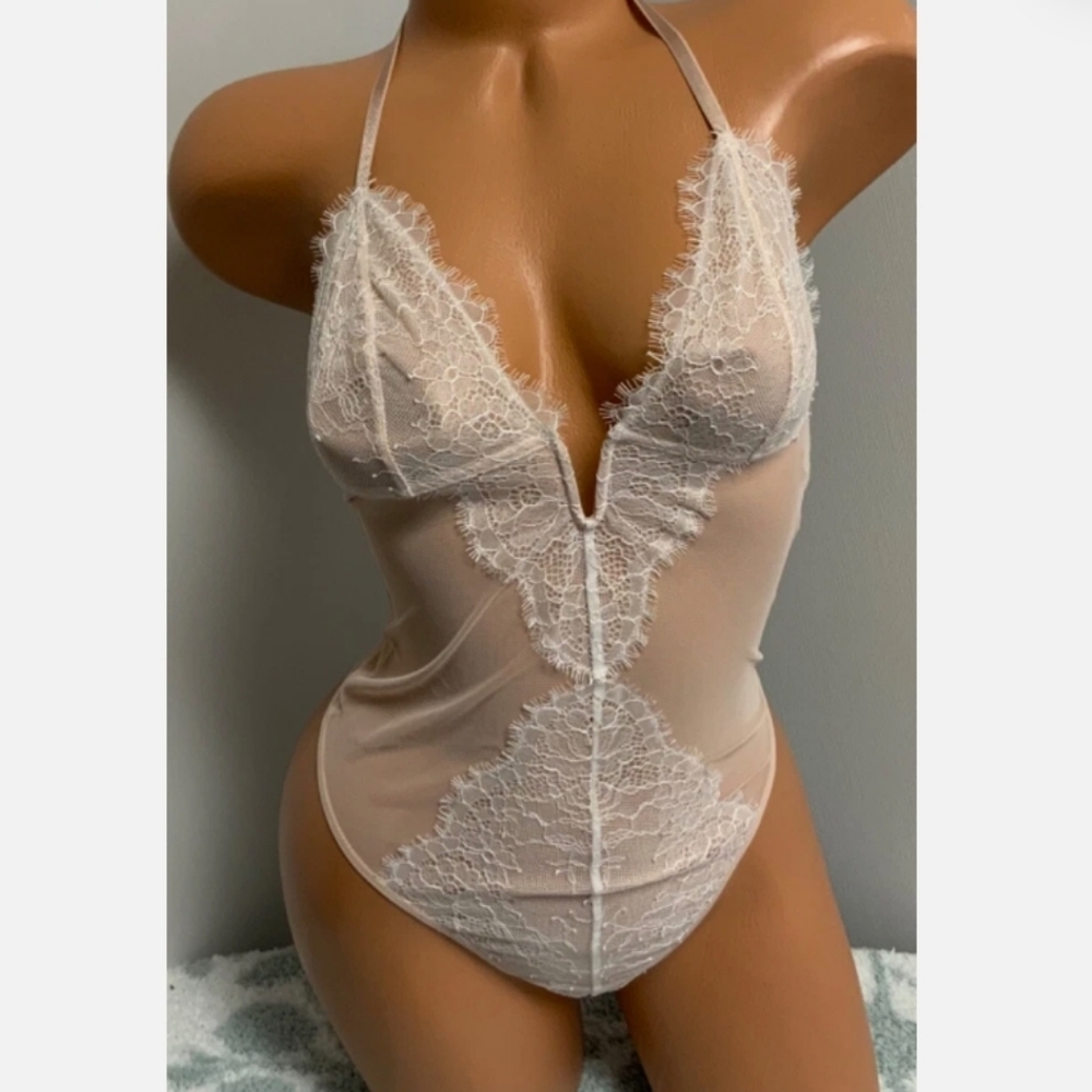 VICTORIA'S SECRET Women's Lingerie White Lace Sheer Bodysuit Size Large *NWT*